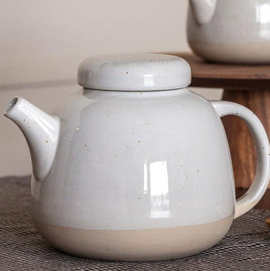 Teekanne Soft XL 1400 ml Cer weiße Glasur mit Punkten - Kinta