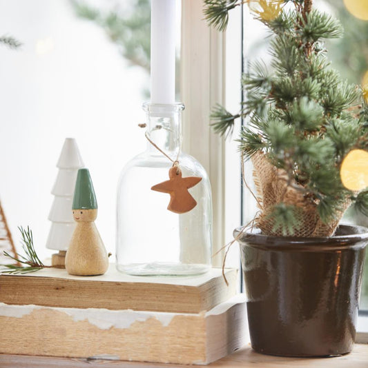 Wichtelmännchen stehend mit grünem Hut - Ib Laursen
