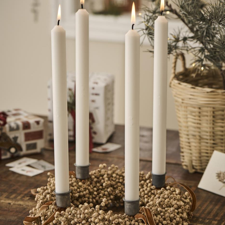 Adventskerzen weiß mit eingeprägten Zahlen 1-4