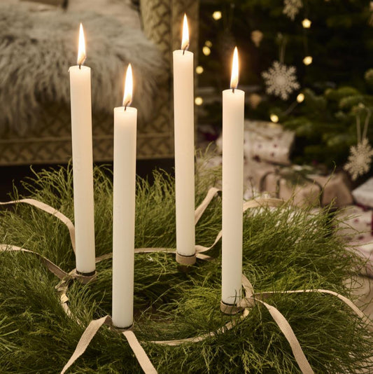 Adventskerzen weiß mit eingeprägten Zahlen 1-4 - Ib Laursen