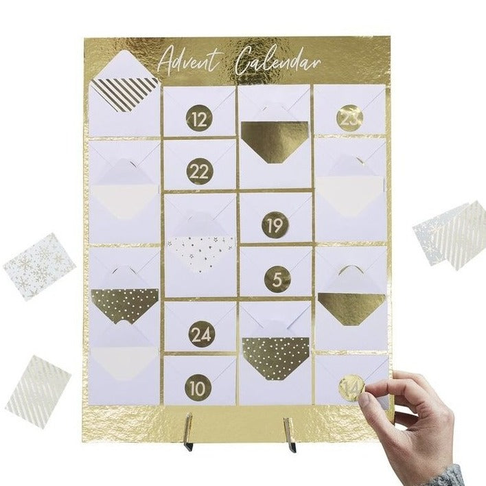 Adventskalender gold mit kleinen Umschlägen