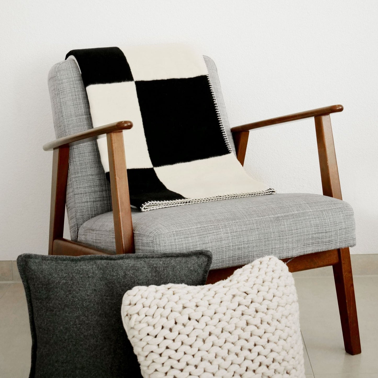 Kuscheldecke "Clara" Quadrate schwarz-natur - Riema