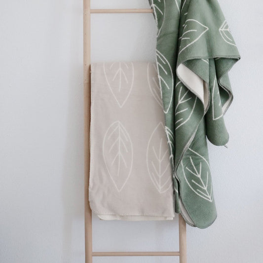 Kuscheldecke "Bente" salbei grün - Riema