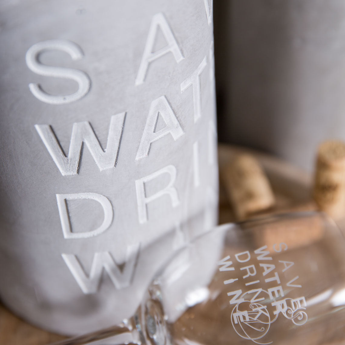 Weinkühler "Save water drink wine" - Räder