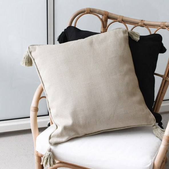 Kissenbezug mit Quasten beige Vallsund - Storefactory