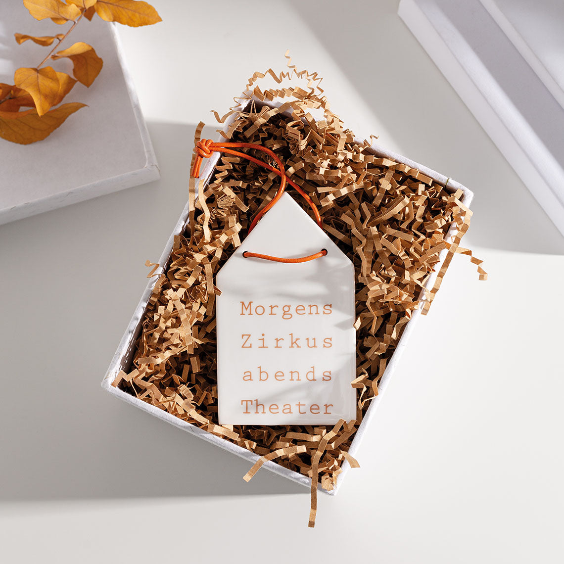 Wandhäuschen "Morgens Zirkus Abends Theater" - Räder