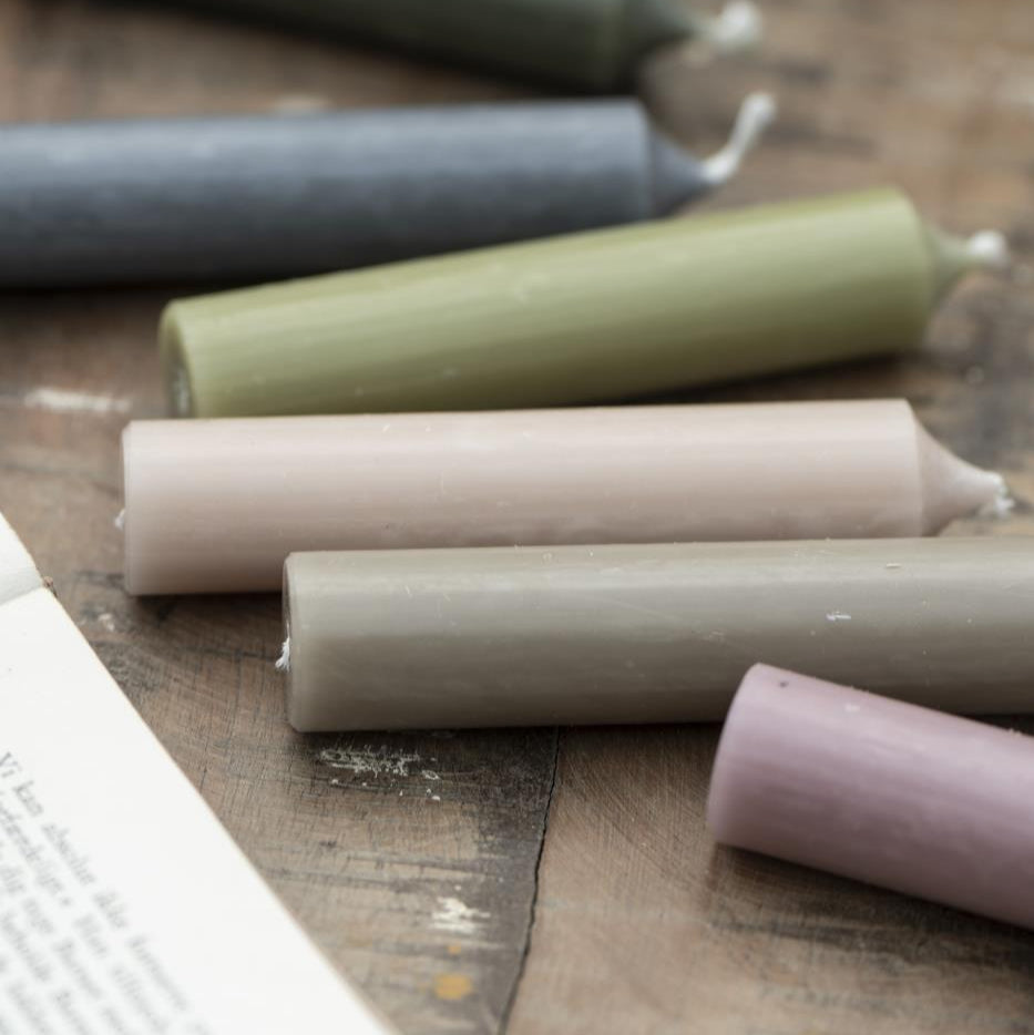 Stabkerze waldgrün rustikal Ø:2,2 - Ib Laursen