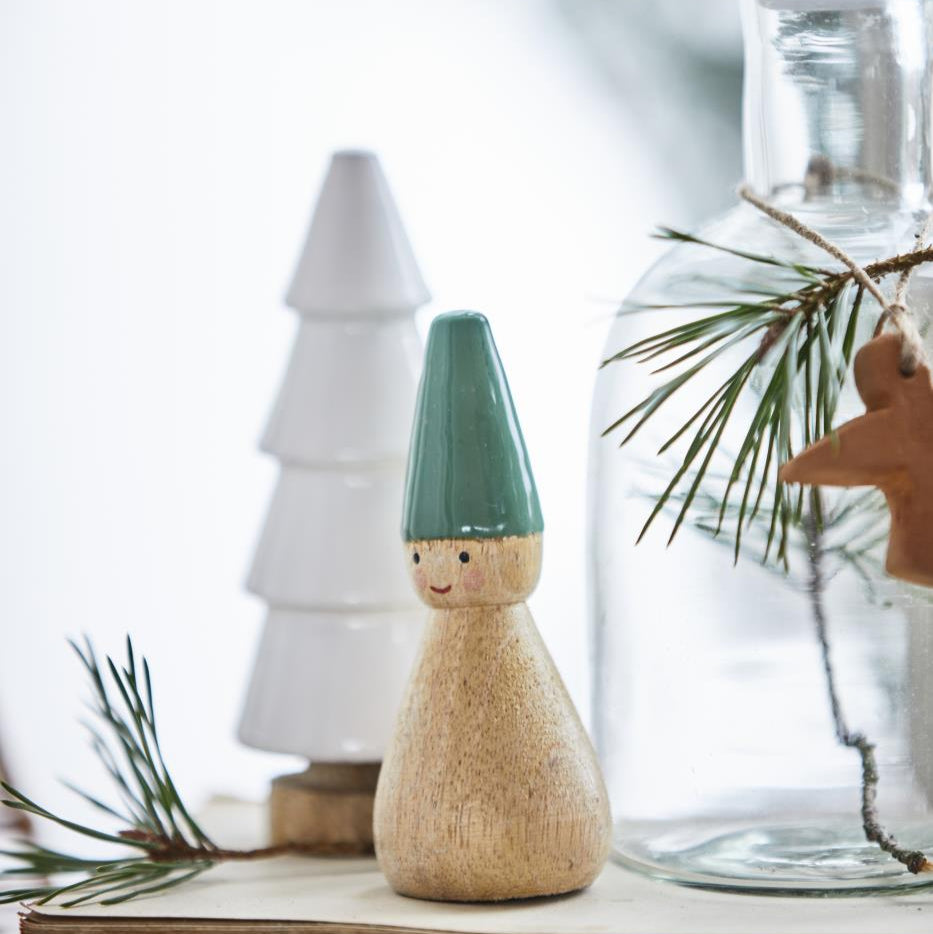 Wichtelmännchen stehend mit grünem Hut - Ib Laursen