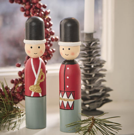 Gardist mit Trompete stehend - Ib Laursen