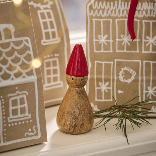 Wichtelmännchen stehend mit rotem Hut - Ib Laursen