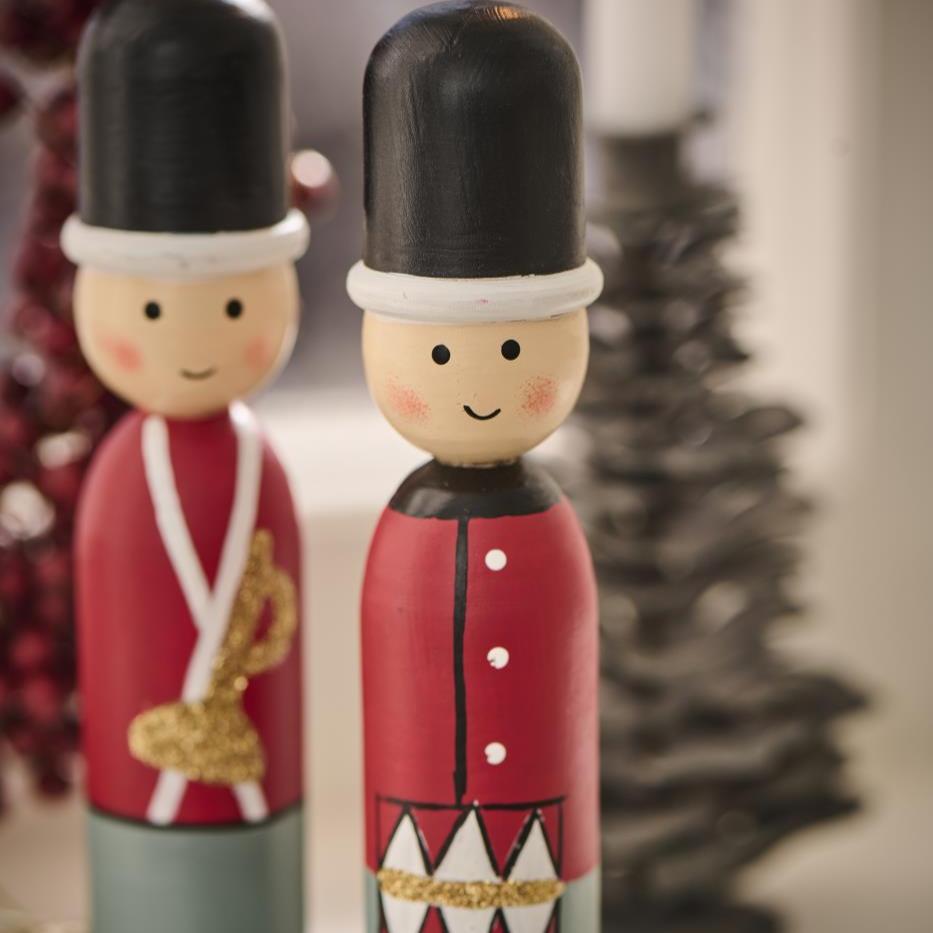 Gardist mit Trommel stehend - Ib Laursen