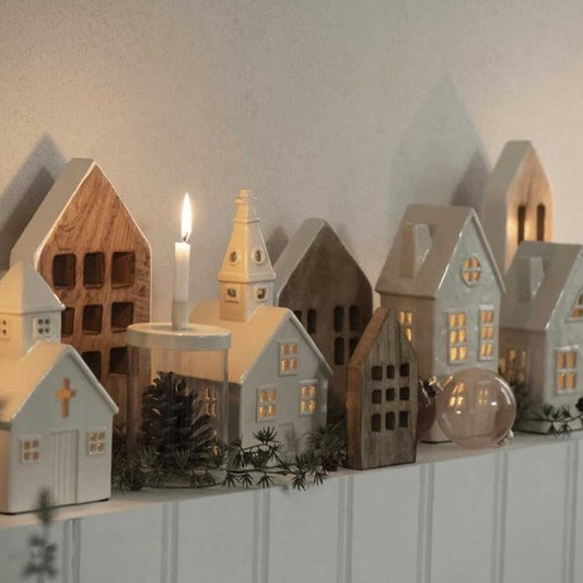 Haus stehend mit 9 Fenstern weiße Seiten - Ib Laursen