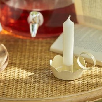 Kerzenhalter für Stabkerze mit Henkel gewellte Kante zart gelb - Ib Laursen