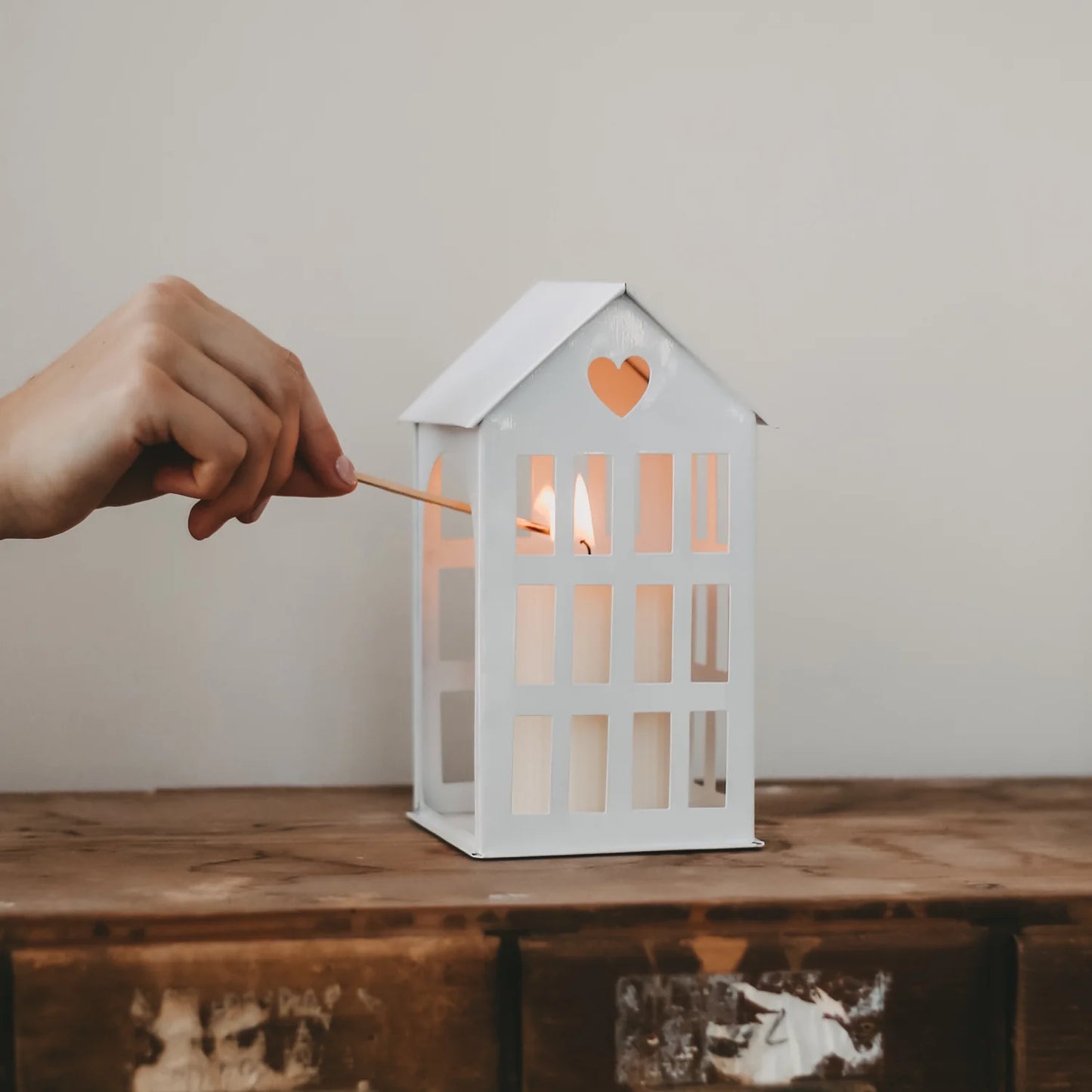 Metallhaus mittel weiß - Eulenschnitt