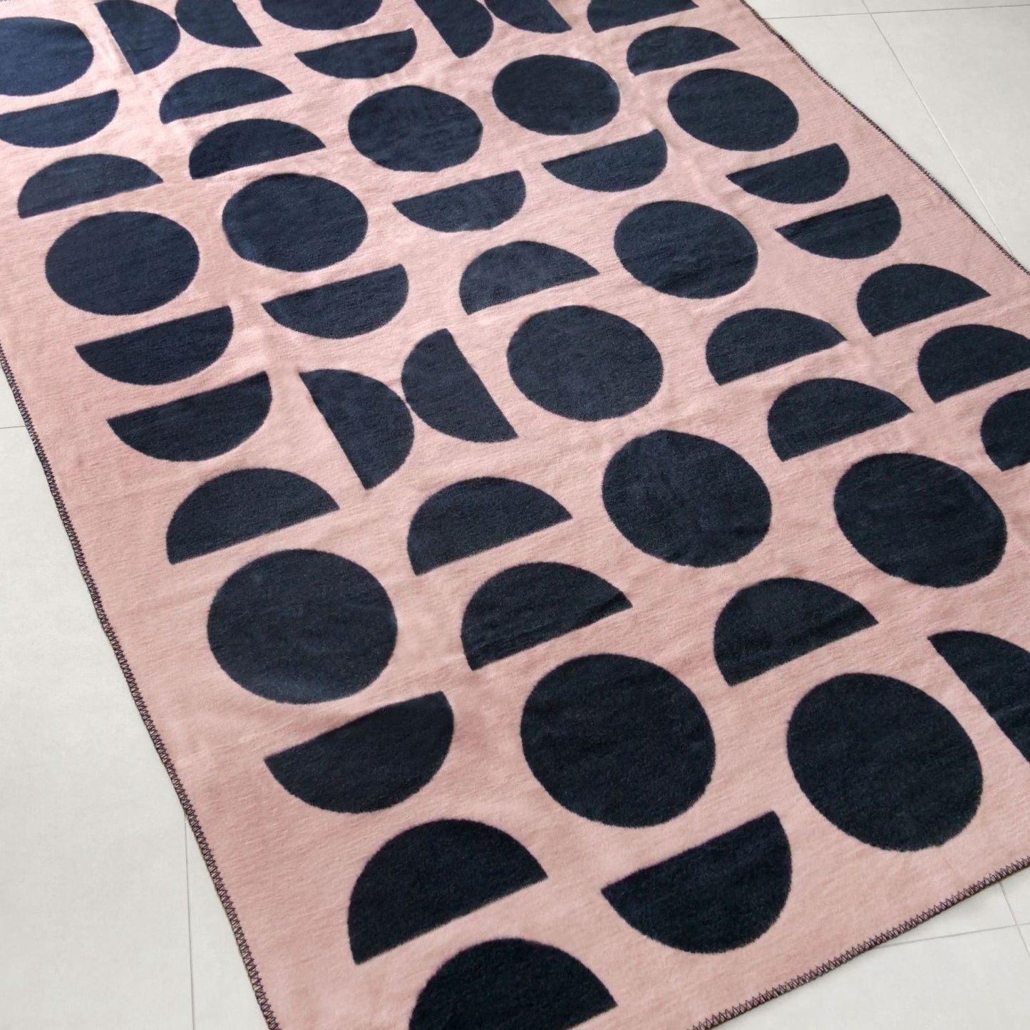 Kuscheldecke "Maja" aus recycelter Baumwolle rosa-blau