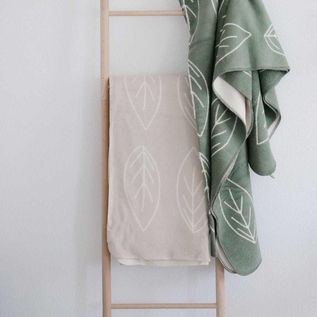 Kuscheldecke "Bente" salbei grün - Riema