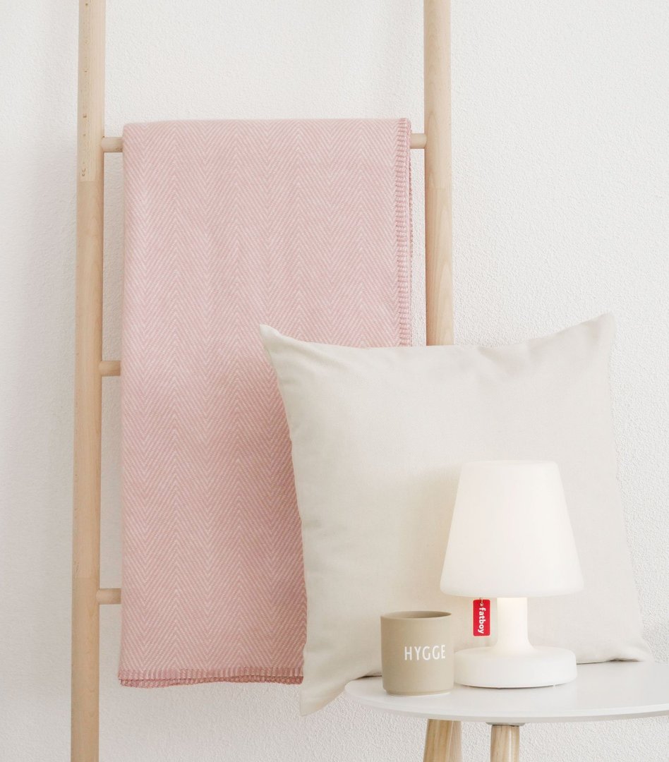 Kuscheldecke "Finn" mit Fischgrätmuster rosa - Riema